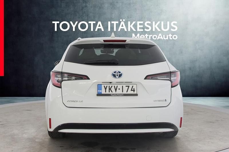 Käytetty Toyota Corolla Edition 122 HP (89 kW) 2022 Valkoinen Farmari