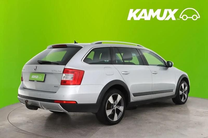 Käytetty Skoda Octavia 184 HP (135 kW) 2016 Hopea / harmaa Farmari
