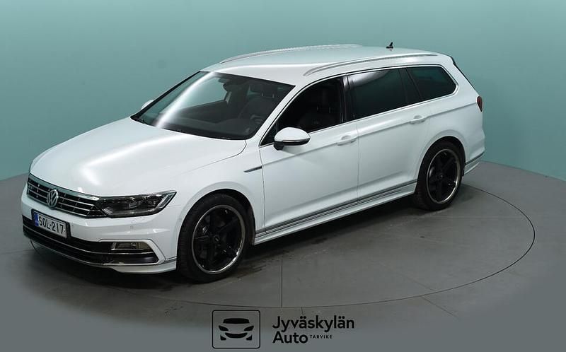 Valkoinen Käytetty 2017 VW Passat Highline Farmari | 26 900 € (Kallis) - Kuva 1/3
