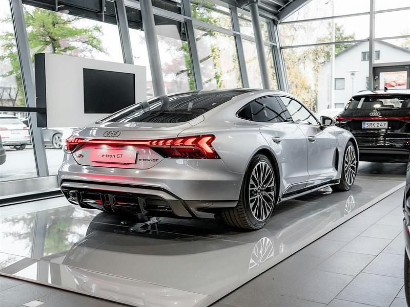 Uusi Audi e-tron GT quattro Sport 435 kW (592 HP) 2025 Hopea Sedan