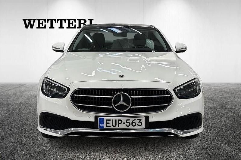 Käytetty Mercedes E300 Edition 211 HP (155 kW) 2023 Sedan