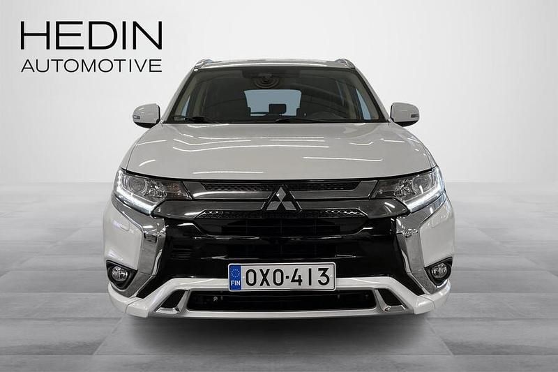 Käytetty Mitsubishi Outlander P-HEV Invite+ 135 HP (99 kW) 2019 Valkoinen Katumaasturi