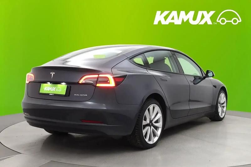 Käytetty Tesla Model 3 366 kW (498 HP) 2022 Hopea / harmaa Sedan