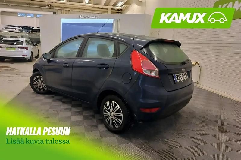 Käytetty Ford Fiesta Trend 65 HP (47 kW) 2014 Sininen Viistoperä