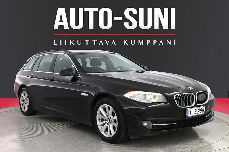 Musta Käytetty 2012 BMW 520 Farmari | 9 900 € (Supertarjous) - Kuva 1/3