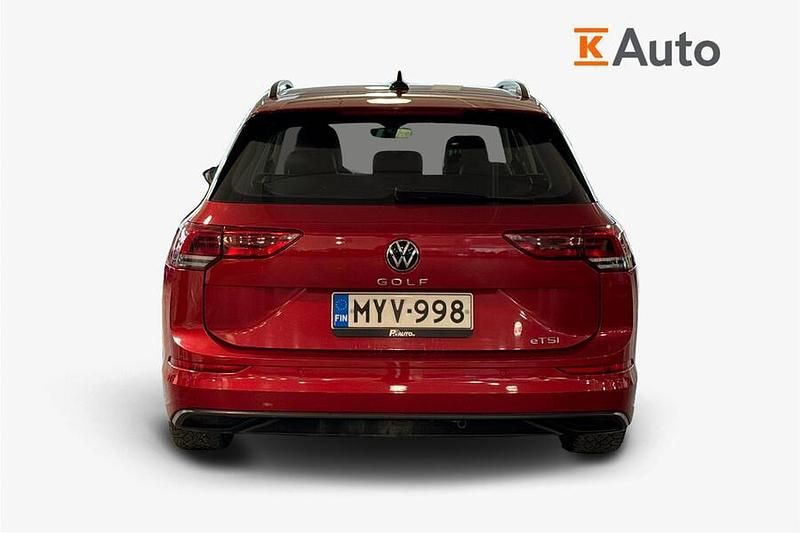 Käytetty VW Golf VIII 110 HP (80 kW) 2021 Punainen Farmari