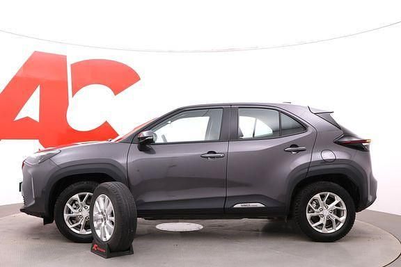 Käytetty Toyota Yaris Cross Active 116 HP (85 kW) 2024 1g3 tummanharmaa Katumaasturi