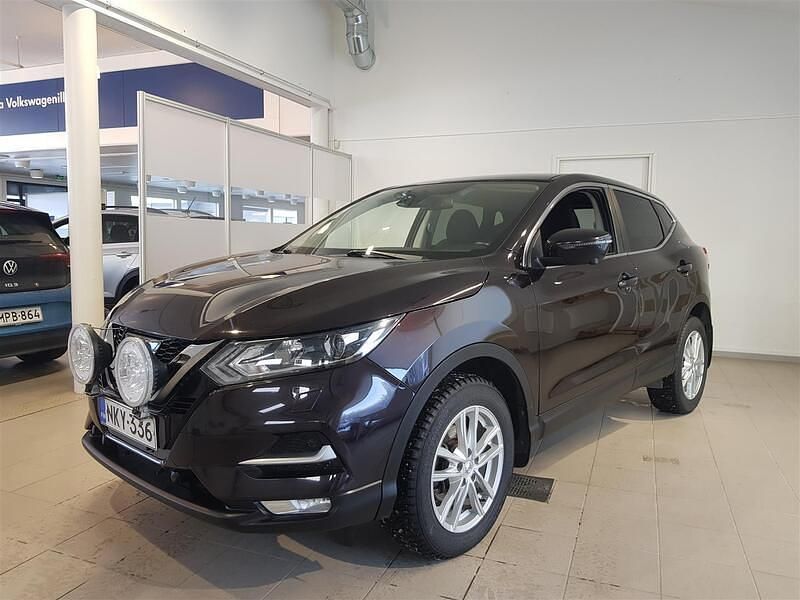 Käytetty Nissan Qashqai N-Connecta 131 HP (96 kW) 2018 Musta Katumaasturi