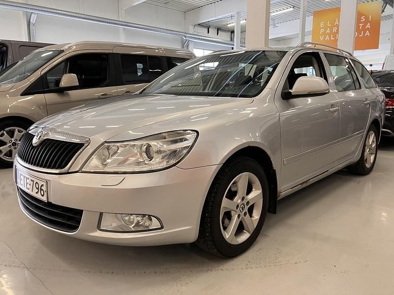 Käytetty Skoda Octavia 102 HP (75 kW) 2011 Farmari
