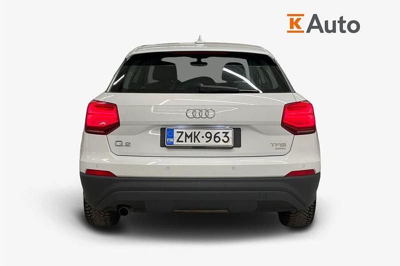 Käytetty Audi Q2 Business Plus 116 HP (85 kW) 2018 Valkoinen Katumaasturi