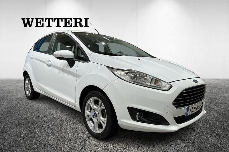 Käytetty Ford Fiesta Titanium 101 HP (74 kW) 2014 Valkoinen Viistoperä