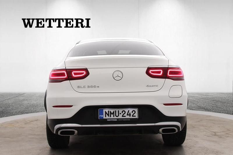 Käytetty Mercedes GLC300e Business 211 HP (155 kW) 2021 Valkoinen Coupe - kaksiovinen