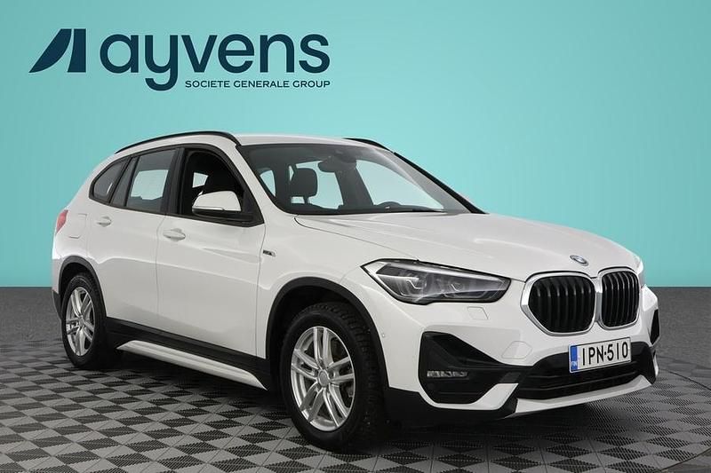 Käytetty BMW X1 Sport Line 220 HP (161 kW) 2022 Valkoinen Katumaasturi