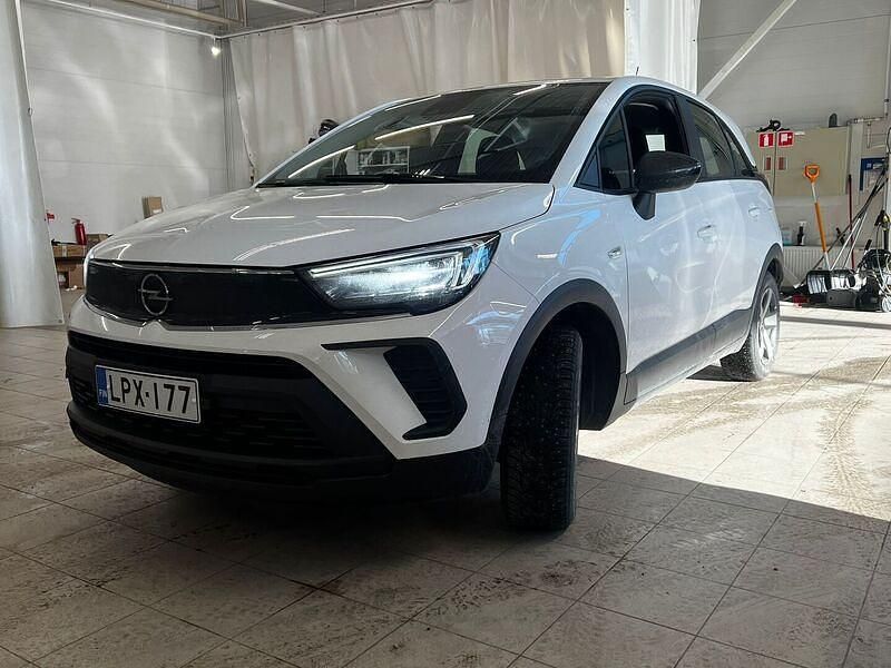 Käytetty Opel Crossland Comfort 131 HP (96 kW) 2021 Katumaasturi