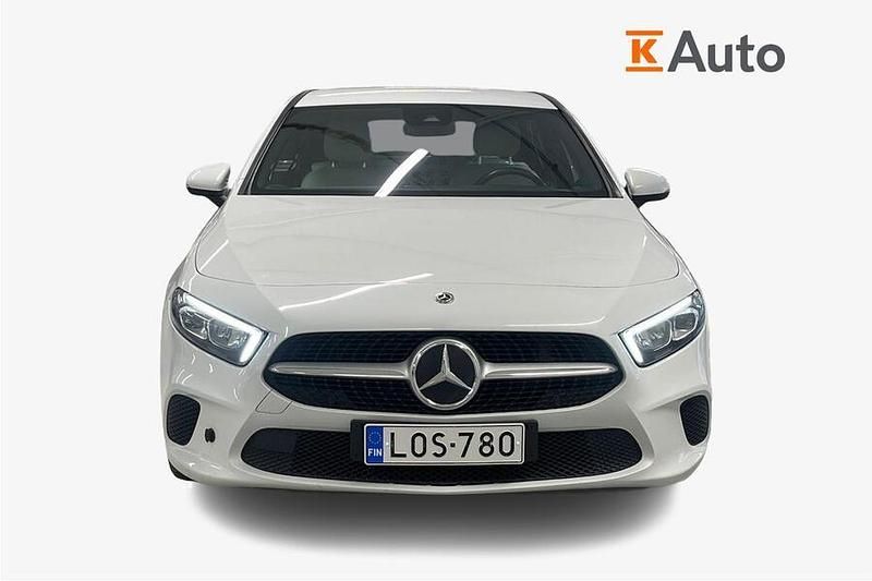 Käytetty Mercedes A180 Business 136 HP (100 kW) 2019 Viistoperä
