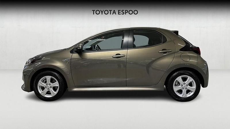 Käytetty Toyota Yaris Hybrid Active 116 HP (85 kW) 2021 Viistoperä