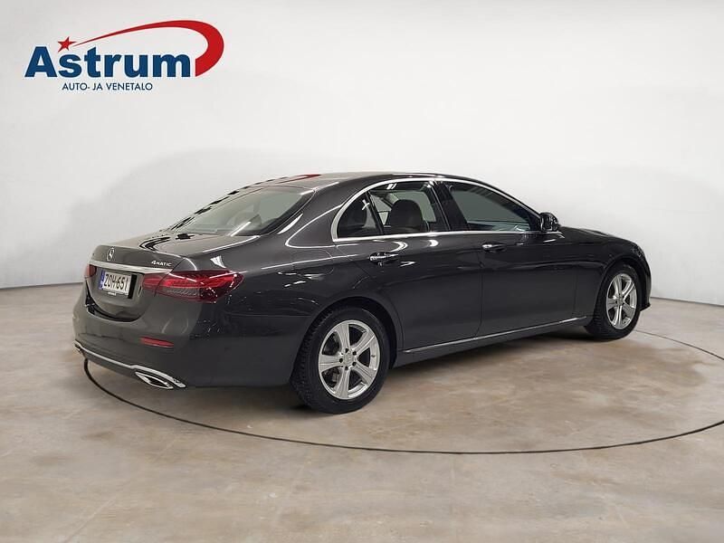 Käytetty Mercedes E220 Edition 194 HP (142 kW) 2022 Harmaa Sedan