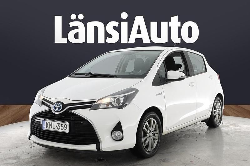 Valkoinen Käytetty 2016 Toyota Yaris Hybrid Active Viistoperä | 12 590 € (Perustarjous) - Kuva 1/1