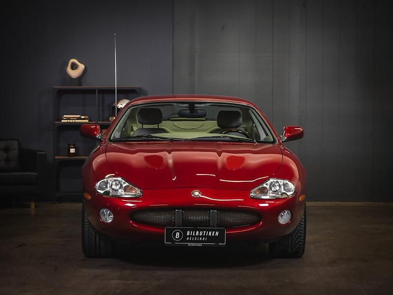 Käytetty Jaguar XKR Supercharged 363 HP (266 kW) 2001 Coupe - kaksiovinen