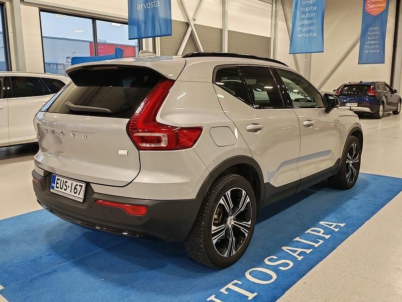 Käytetty Volvo XC40 Plus 211 HP (155 kW) 2024 Katumaasturi