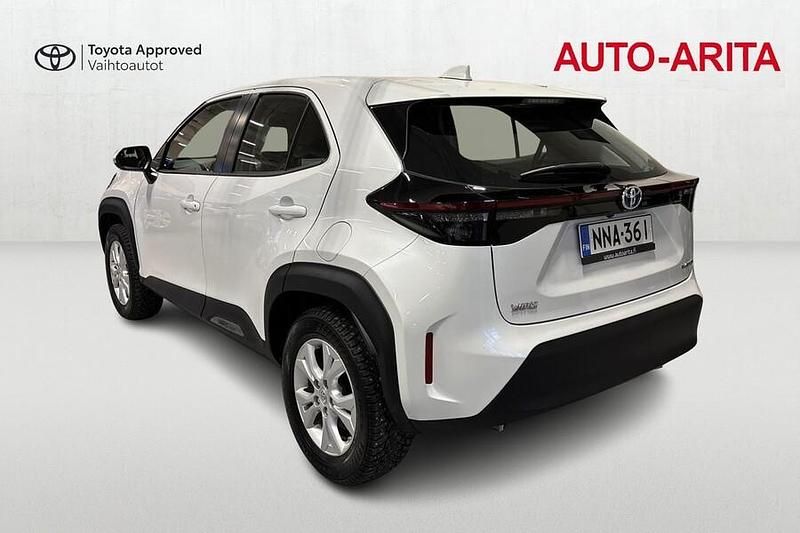 Käytetty Toyota Yaris Cross Active 116 HP (85 kW) 2023 Valkoinen Katumaasturi