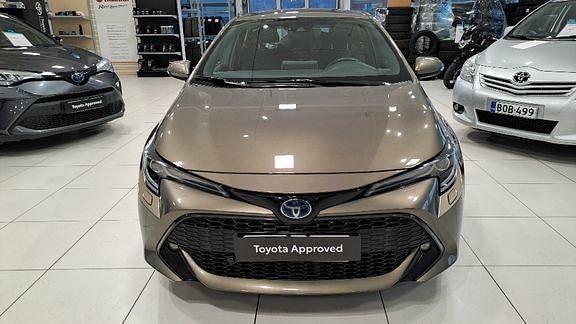 Käytetty Toyota Corolla Active 122 HP (89 kW) 2020 Ruskea (beige) Viistoperä