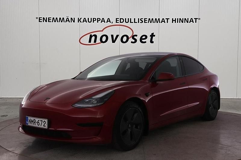 Punainen Käytetty 2022 Tesla Model 3 Standard Range Plus Sedan | 25 770 € (Perustarjous) - Kuva 1/4
