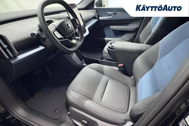 Uusi Volvo EX30 Performance 314 kW (428 HP) 2026 Onyx black met Katumaasturi