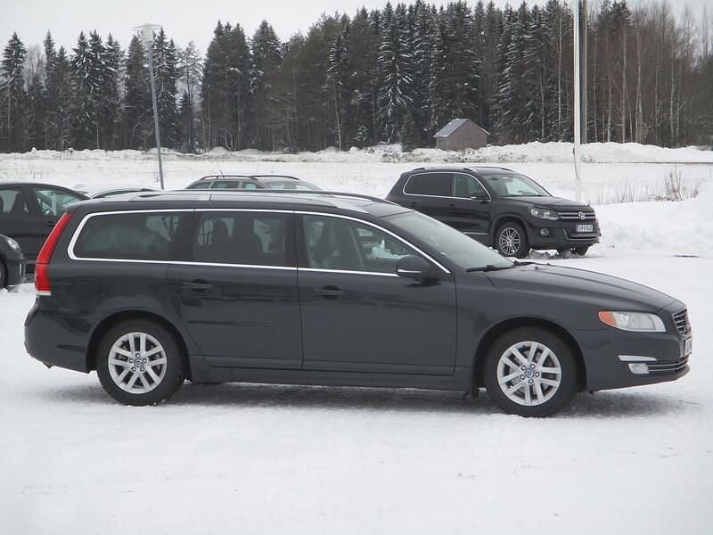 Käytetty Volvo V70 Summum 181 HP (133 kW) 2014 Harmaa Farmari
