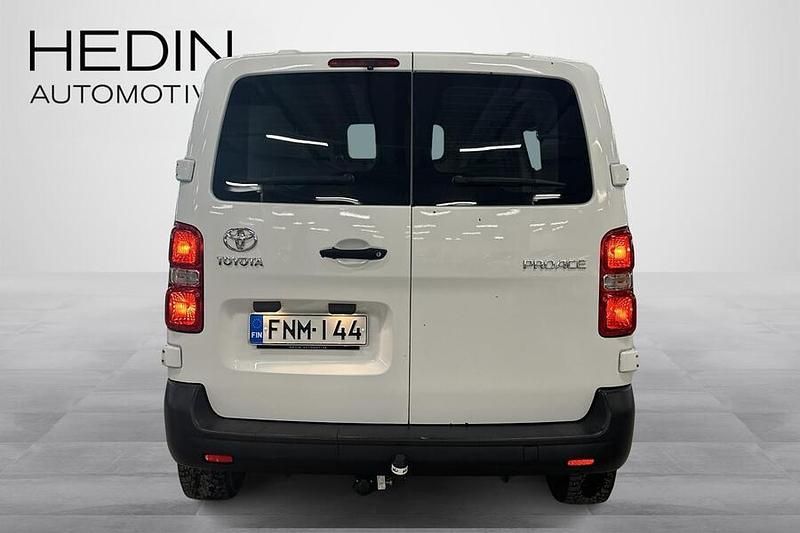 Käytetty Toyota Proace 122 HP (89 kW) 2019 Tila-auto