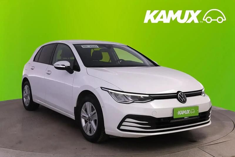 Käytetty VW Golf VIII Comfortline 131 HP (96 kW) 2023 Valkoinen Sedan