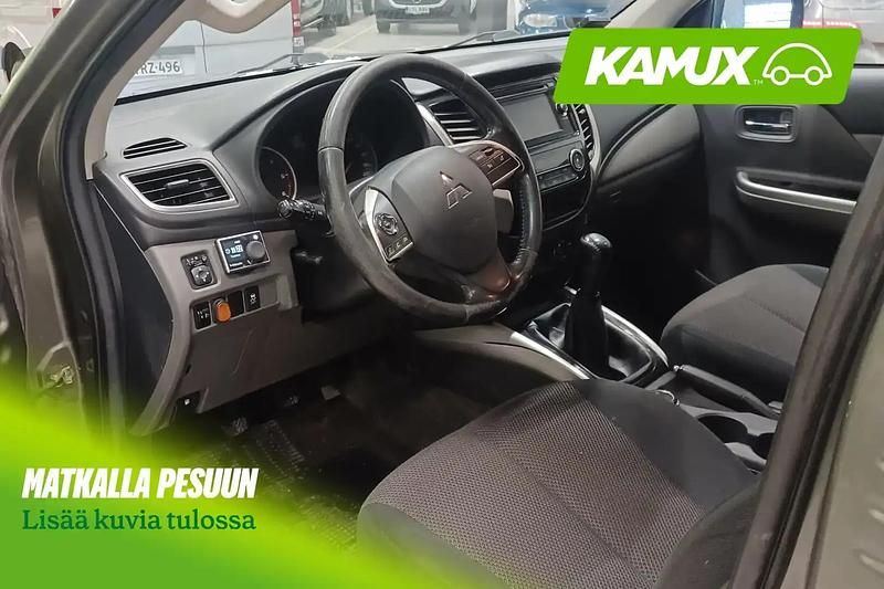 Käytetty Mitsubishi L200 181 HP (133 kW) 2015 Vihreä Nouto