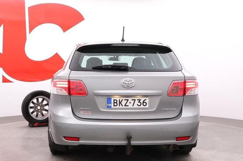 Käytetty Toyota Avensis Sol 147 HP (108 kW) 2009 Harmaa Farmari