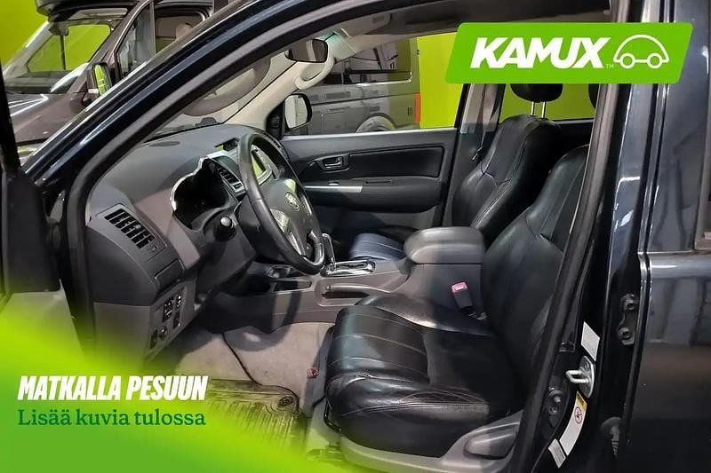 Käytetty Toyota HiLux 171 HP (125 kW) 2013 Sininen Nouto