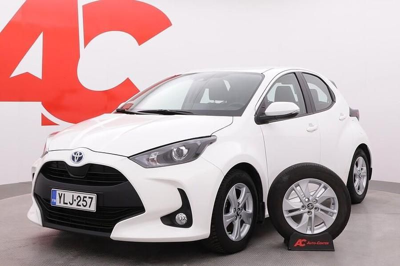 Käytetty 2022 Toyota Yaris Hybrid Active Viistoperä | 18 870 € (Perustarjous) - Kuva 1/4