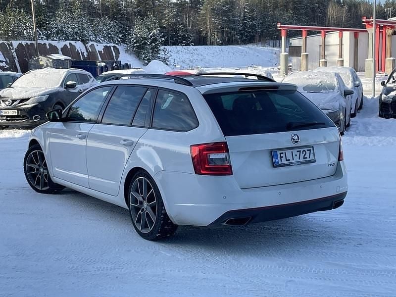 Käytetty Skoda Octavia RS 220 HP (161 kW) 2014 Viistoperä