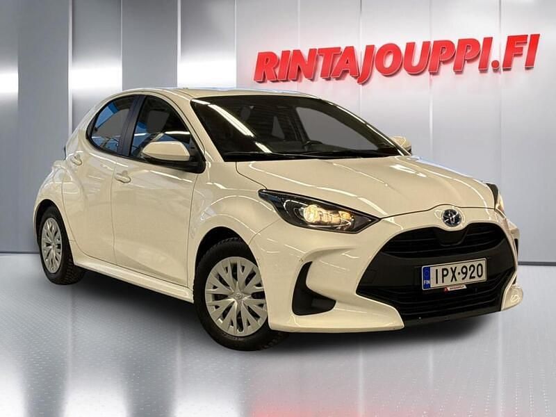Käytetty Toyota Yaris Hybrid Active 116 HP (85 kW) 2022 Valkoinen Viistoperä