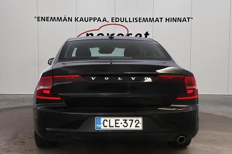 Käytetty Volvo S90 Business Edition 150 HP (110 kW) 2018 Musta Sedan