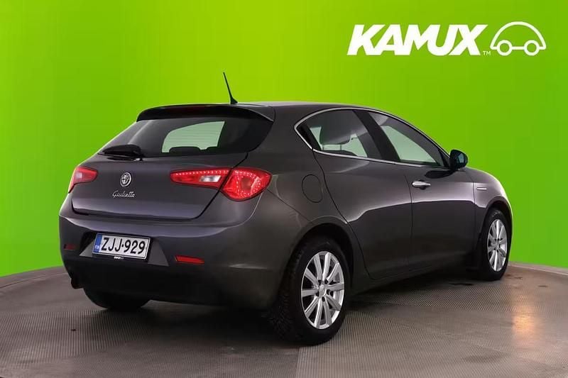 Käytetty Alfa Romeo Giulietta 120 HP (88 kW) 2011 Hopea / harmaa Sedan