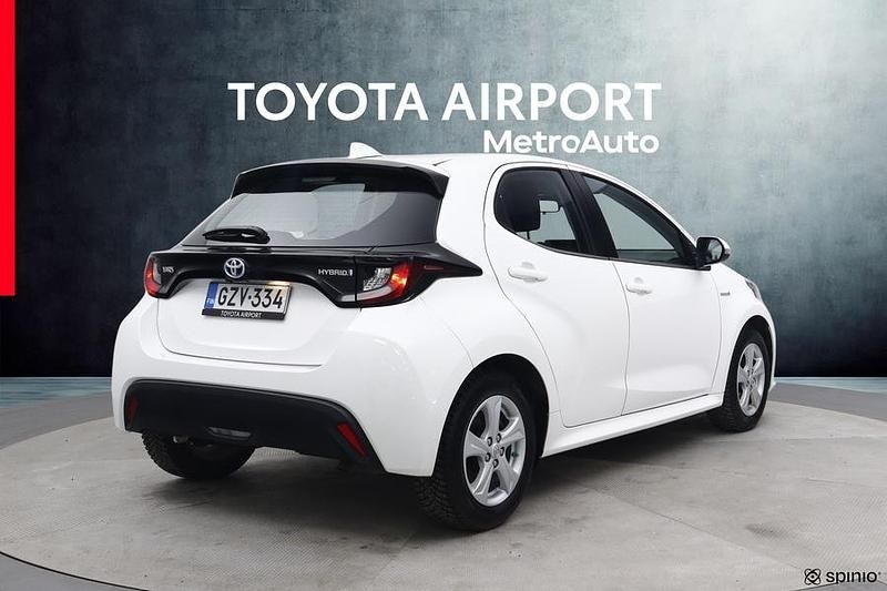 Käytetty Toyota Yaris Hybrid Active 116 HP (85 kW) 2021 Valkoinen Viistoperä