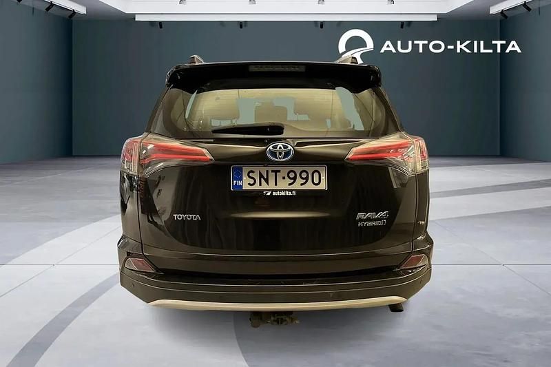 Käytetty Toyota RAV4 Hybrid Active 155 HP (114 kW) 2016 Met. ruskea (beige) Katumaasturi