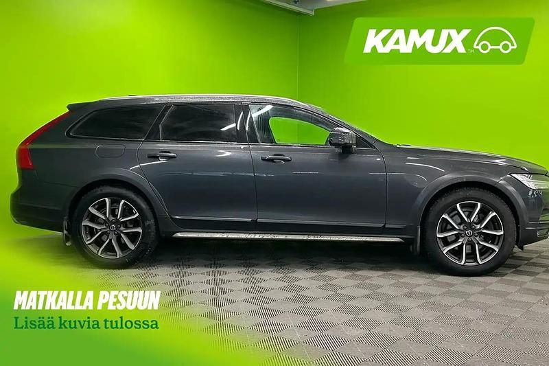Käytetty Volvo V90 CC 235 HP (172 kW) 2018 Hopea / harmaa Farmari