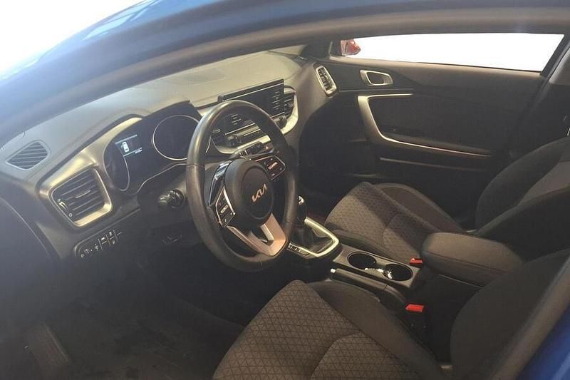 Käytetty Kia Ceed Sportswagon LX 101 HP (74 kW) 2022 Sininen Farmari