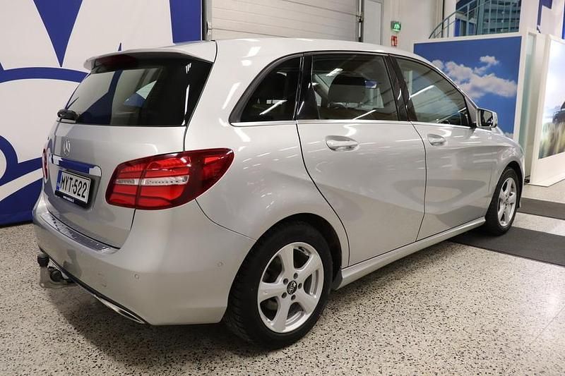Käytetty Mercedes A180 Edition 1 122 HP (89 kW) 2019 Harmaa Tila-auto
