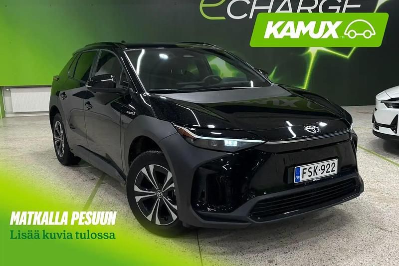 Käytetty Toyota bZ4X Active 150 kW (204 HP) 2023 Musta Katumaasturi