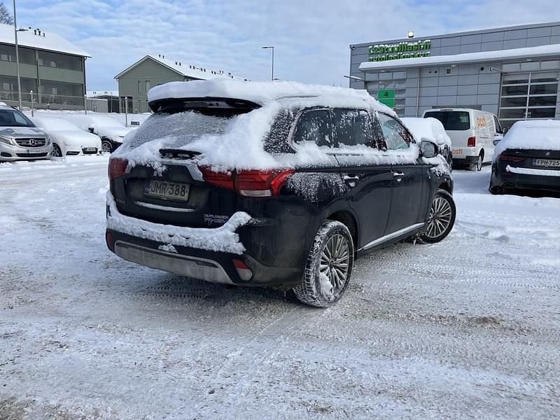 Käytetty Mitsubishi Outlander P-HEV 224 HP (164 kW) 2019 Katumaasturi