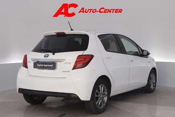 Käytetty Toyota Yaris Business Edition 72 HP (52 kW) 2016 Valkoinen Viistoperä