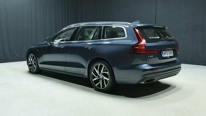 Käytetty Volvo V60 Business Edition 303 HP (222 kW) 2021 Sininen Farmari
