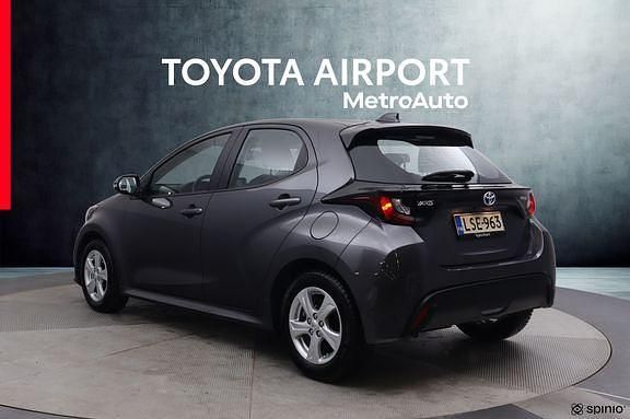 Käytetty Toyota Yaris Active 114 HP (83 kW) 2023 Harmaa Viistoperä