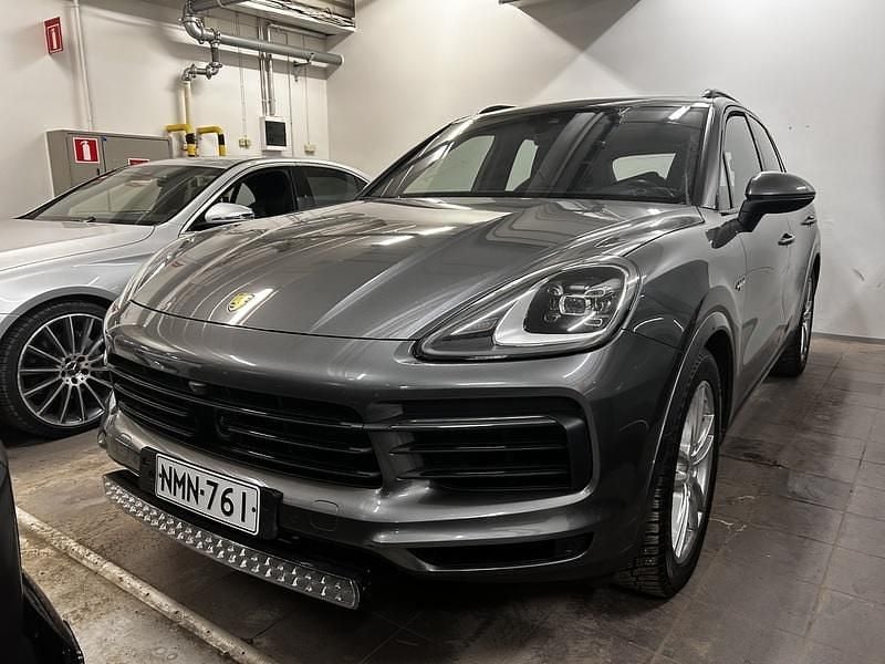 Käytetty Porsche Cayenne Sport 462 HP (339 kW) 2022 Katumaasturi